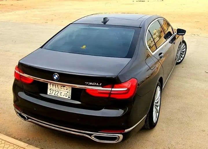 للبيع سيارة BMW بي ام دبليو موديل 2017 في الرياض الفئة السابعه-2